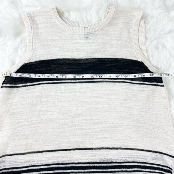 ANTHROPOLOGIE Left of Centre Asymmetrical Sleeveless Top - Picture 5 of 7